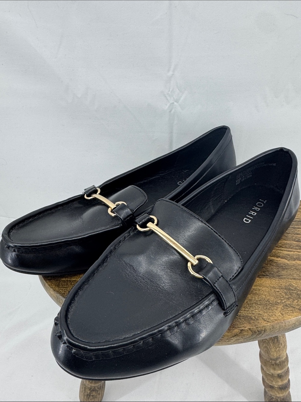 LIke New! TORRID Black Leather Slip-on Loafers w/ Gold Horsebit Detail, sz 8.5WW